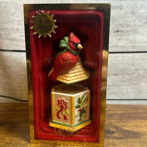 2003 Lenox Winter Greetings Everyday‎ Cardinal Stackable Salt & Pepper Shakers - Picture 1 of 8